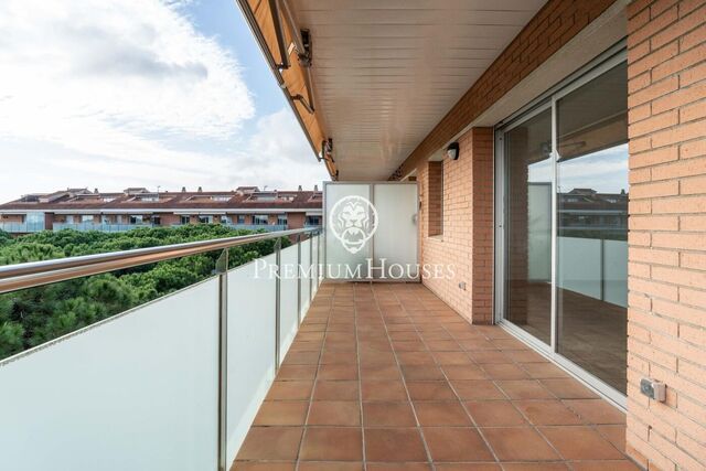 Dúplex amb jardí i piscina comunitària a Gavá Mar