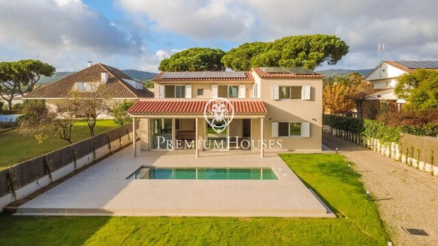 House for sale in Sant Andreu de Llavaneres on a completely flat plot