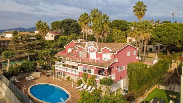 Maison à vendre à Alella: urbanisation exclusive «Can Teixidó». Tranquillité et luxe