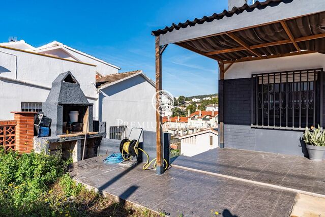 Casa con jardín y vista despejadas en Quint Mar