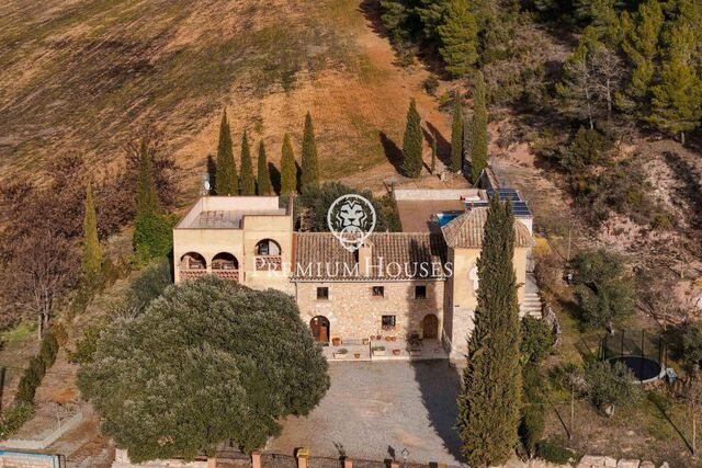 Finca rústica amb piscina en Prenafeta