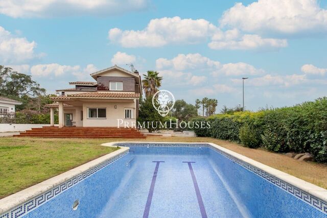 Casa en venda a Can Teixido amb piscina pròpia