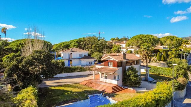 Casa en venta en Can Teixido con piscina propia