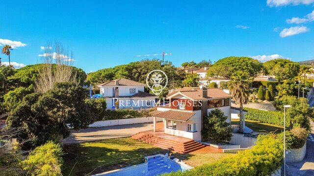 Casa en venda a Can Teixido amb piscina pròpia