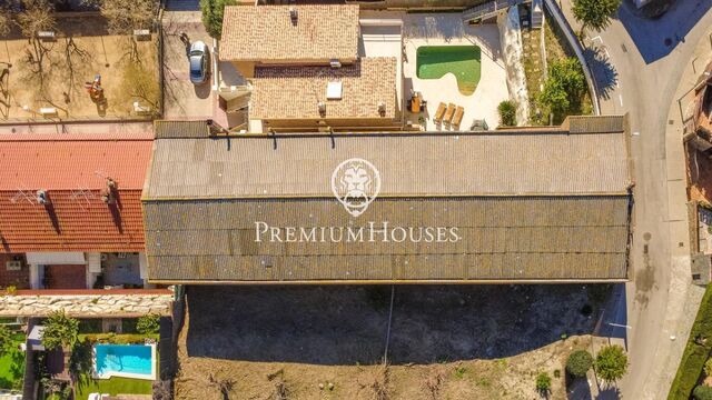 Sale of urban land with industrial warehouse measuring 1,099 m²