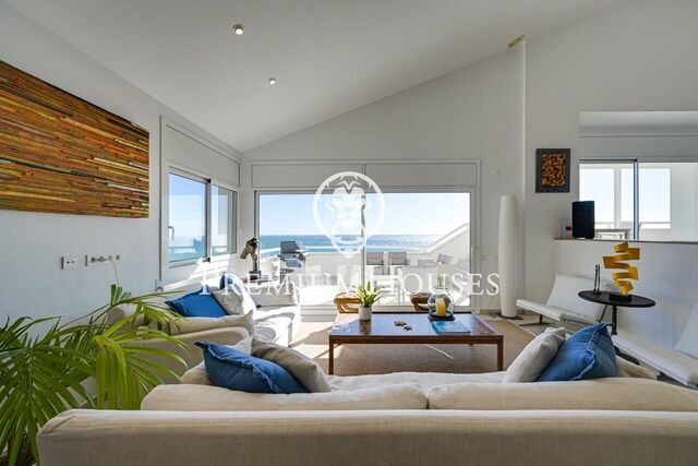 Exclusive renovated house with sea views and tourist licence for sale in the centre of Canet de Mar