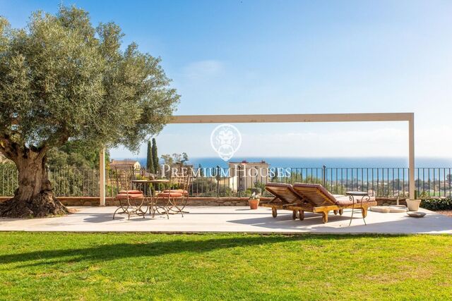 Exclusiva villa con encanto mediterráneo y vistas panorámicas en venta en Cabrera de Mar