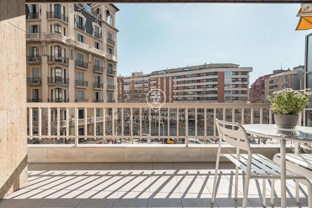 Amplio y luminoso piso en la calle Valencia