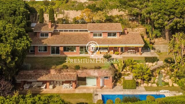 Detached house in Supermaresme with two plots
