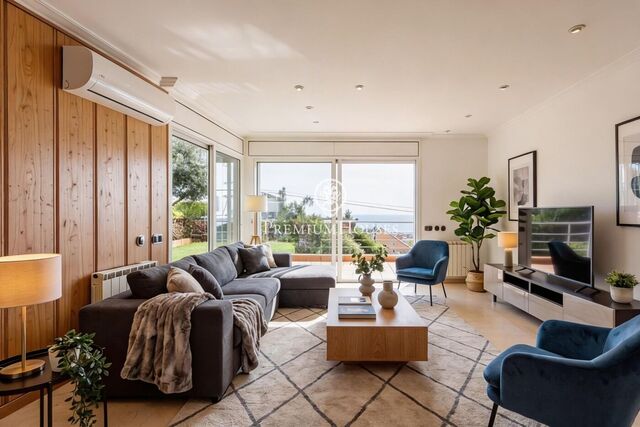 Casa esquinera con piscina comunitaria y preciosas vistas al mar