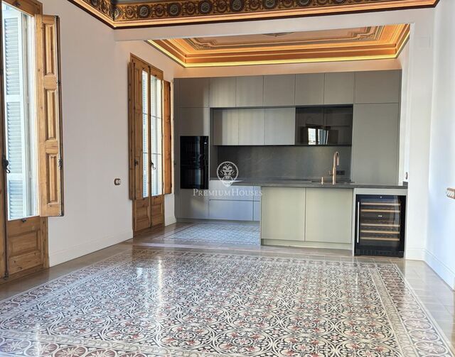 Elegancia y modernidad en un impresionate piso reformado en el corazón de l'Eixample