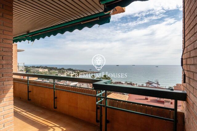 Piso en la Via Augusta con vistas al mar