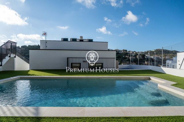 Detached house with a pool and garden in Segur de Dalt