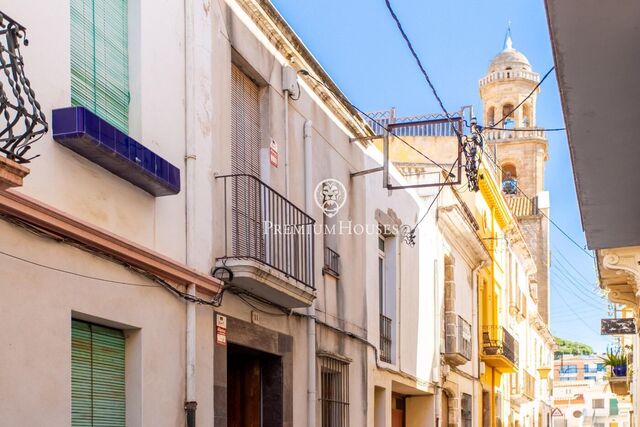 Espectacular adosado semirreformado en el corazón de Canet de Mar