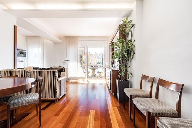 Amplio y luminoso piso en Enric Grandos