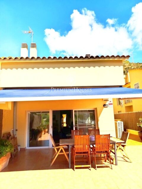 Pareado con terraza y vistas despejadas en Montgavina