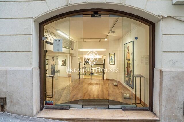 Коммерческие помещения в центре Ситжеса