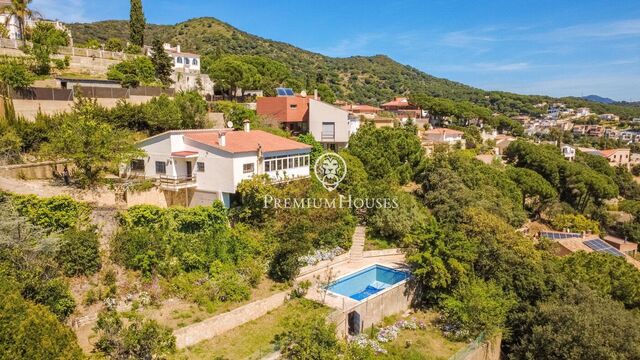 House with spectacular views for sale in Alella