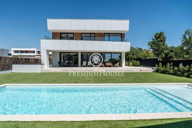 Casa independiente con piscina en La Plana