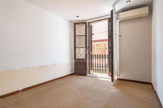 Vivienda a reformar en finca regia en pleno Gràcia