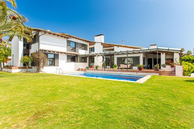 Spectacular Mediterranean house for sale with sea views in Can Teixidó