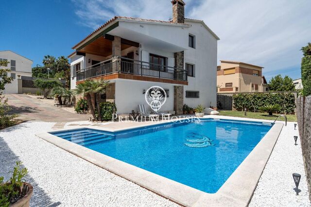 Maison individuelle avec piscine et jardin à l'Aragai