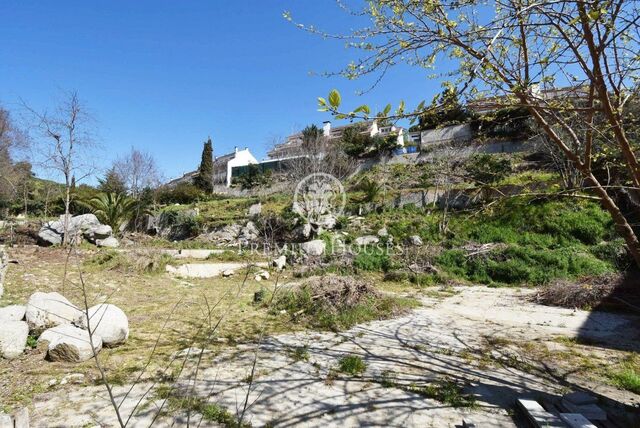 Solar urbà en venda a Sant Andreu de Llavaneres per a 3 cases unifamiliars