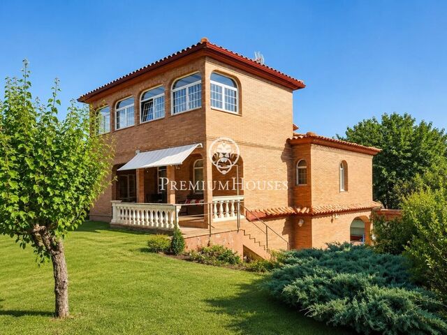Casa independiente con jardín y piscina en Santa Eulalia
