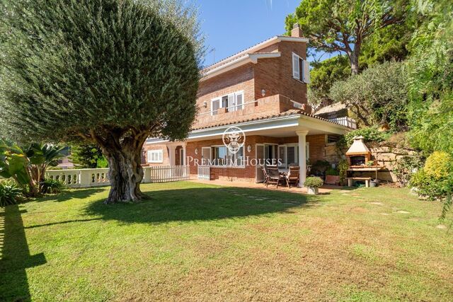 Spacious villa with sea views in Teià
