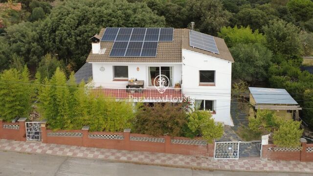 Casa acollidora d’estil càlid i natural a Sant Cebrià de Vallalta.