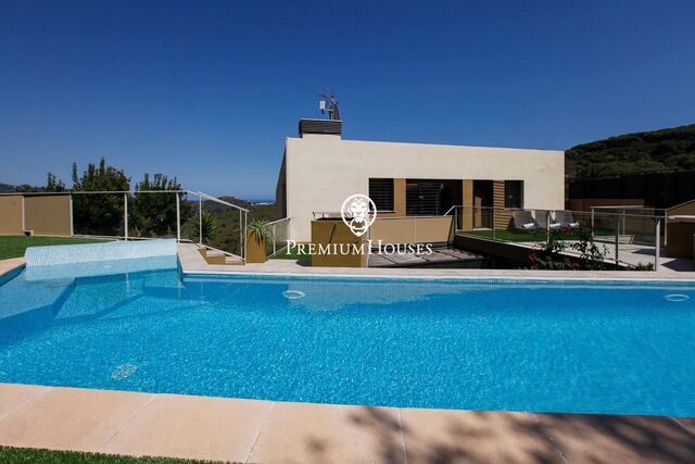 Great house with sea view and touristic license