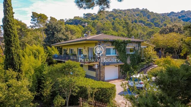 Exclusiva casa en Vallromanes. Naturaleza, privacidad y vistas panorámicas.