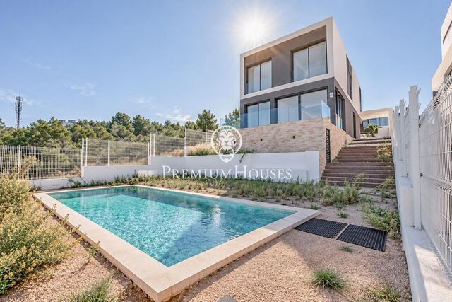 Modern House with Open Views in Mas Alba