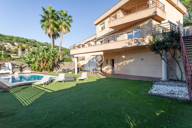 Casa independent en venda amb piscina privada a Cabrils