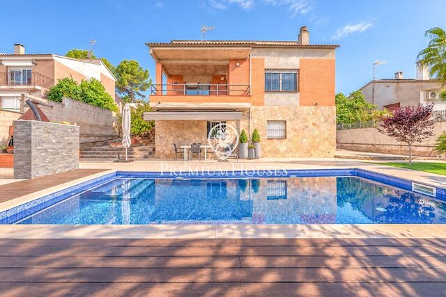 Casa con vistas despejadas en La Sentiu