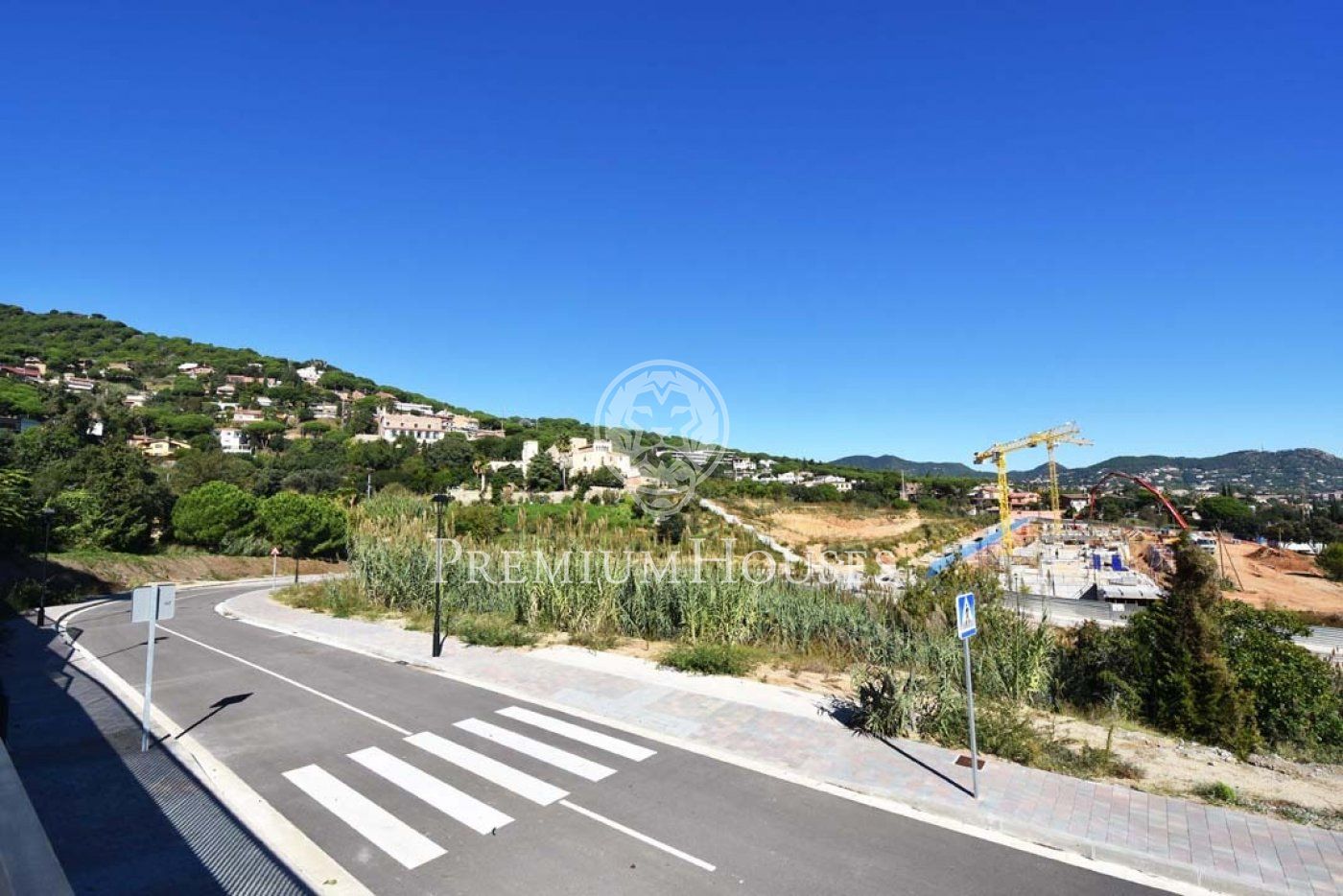 Terreny urbà a Premià de Dalt amb vistes a la mar