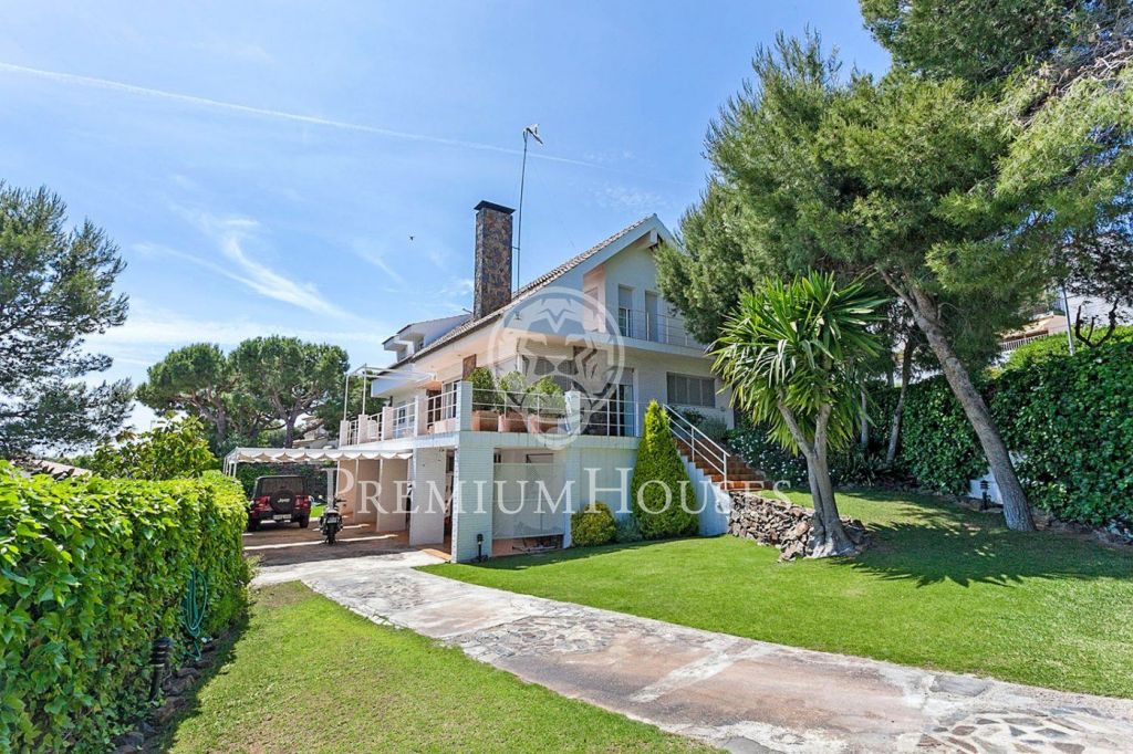 Distinguida casa con espectaculares vistas a la venta en Sitges