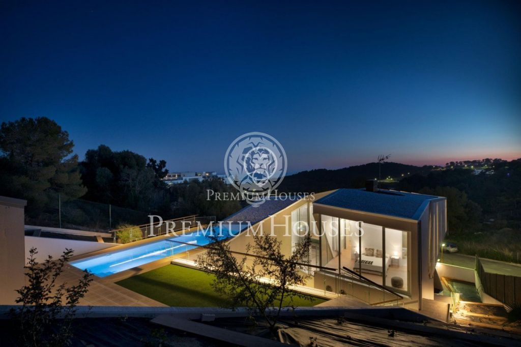 Espectacular casa de diseño de obra nueva a la venta o alquiler en Can Girona