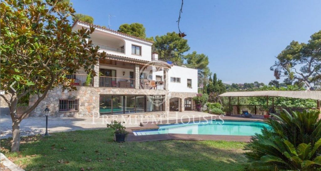 Casa De 665 M Con Piscina Y Vistas En Venta En Castelldefels Premium Houses