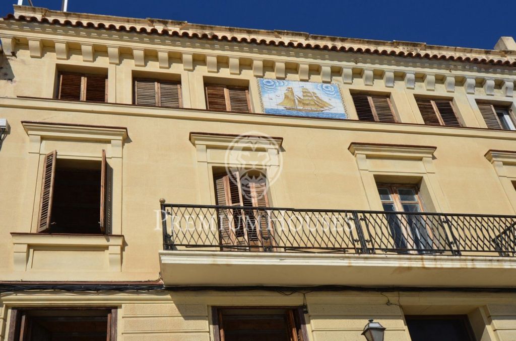 Hotel for sale in El Masnou on the beachfront.
