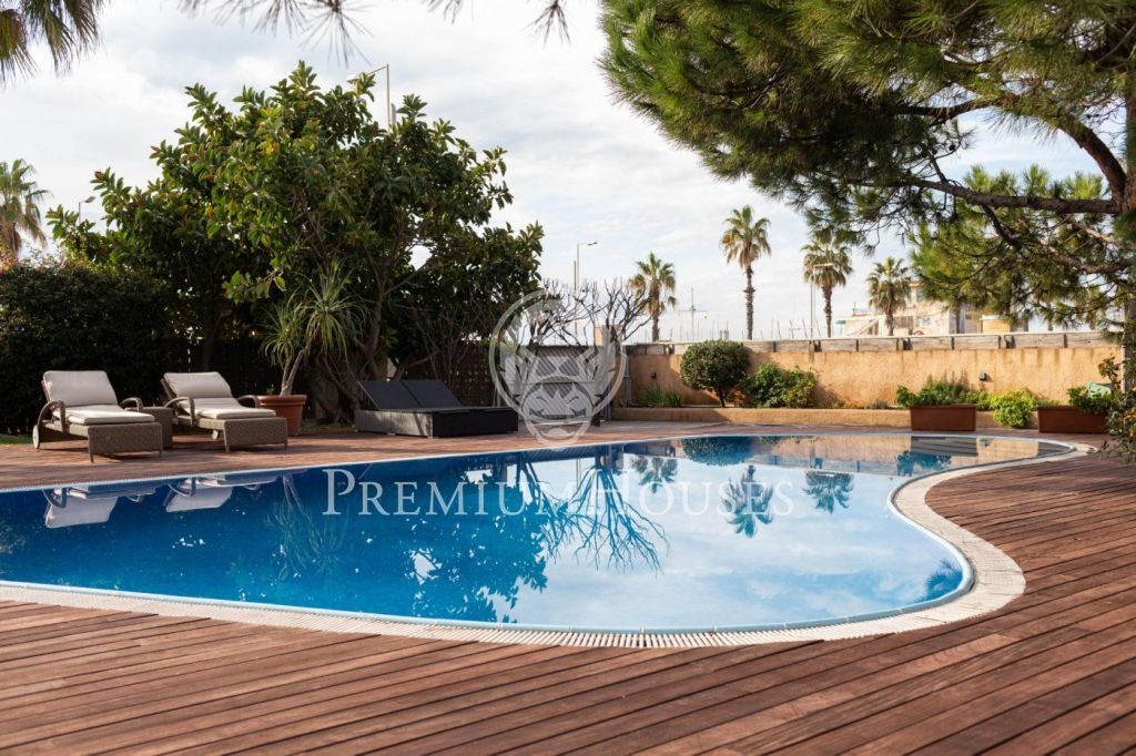 Casa De 330 M Con Piscina Y Vistas En Venta En Castelldefels Premium Houses