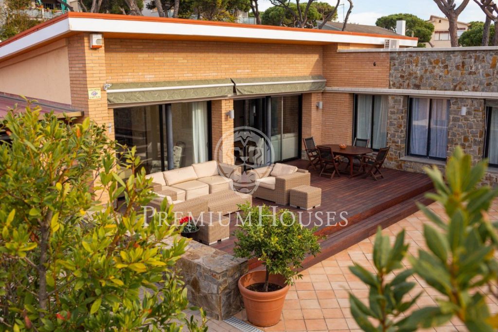 Casa de 330 m² con piscina y vistas en venta en ...