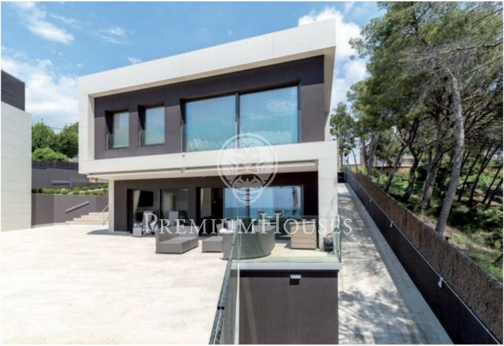 Casa De 800 M Con Piscina Y Vistas En Venta En Castelldefels Premium Houses