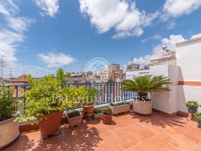 Ático dúplex a la venta con dos terrazas en el centro de Sitges