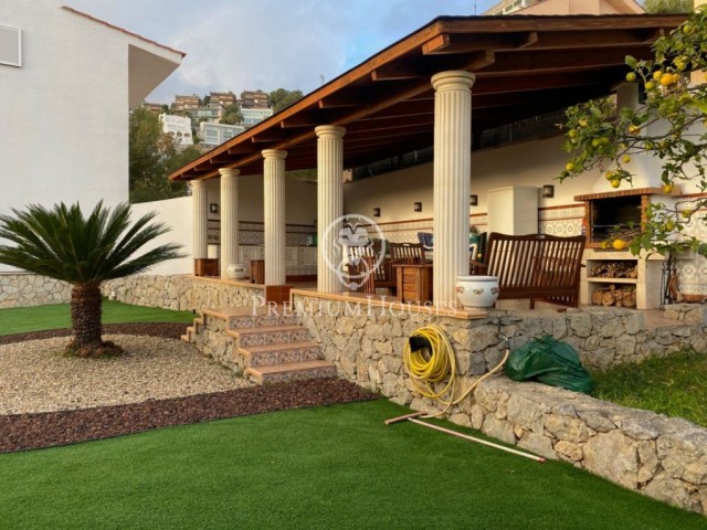 CHARMING SEMI-DETACHED HOUSE FOR RENT or SALE IN SITGES