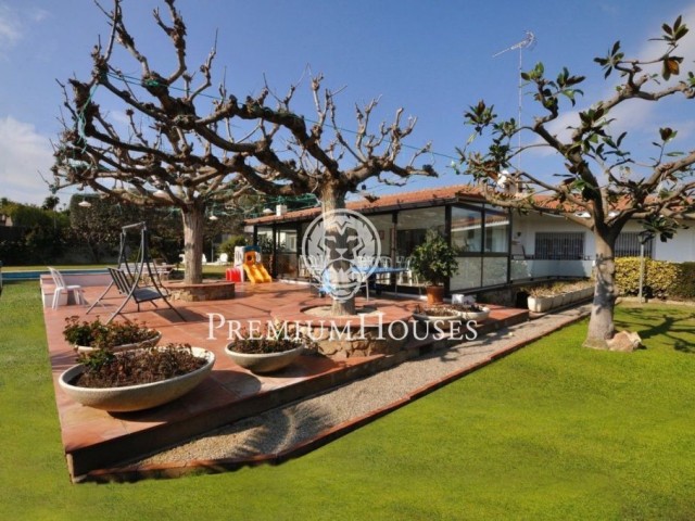 Casa en venta con apartamento independiente y piscina en Sant Andreu de Llavaneres