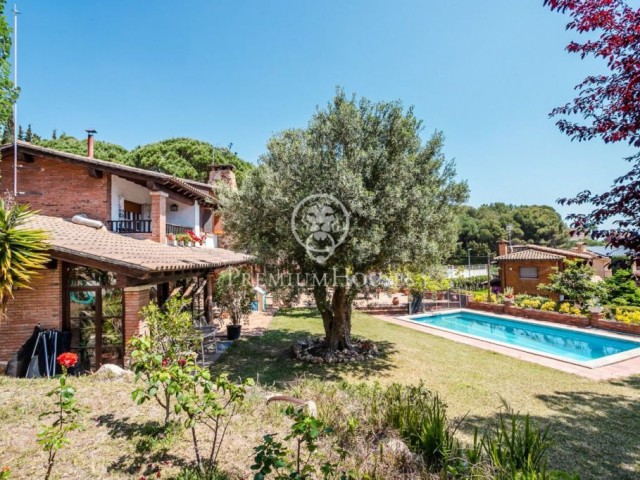 Casa en venta con piscina en Vilasar de Dalt