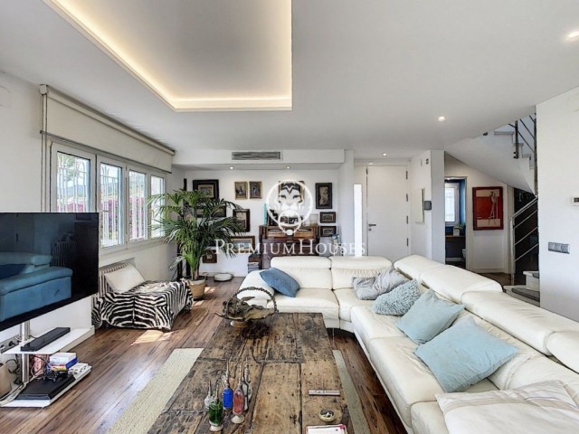 Preciosa casa en venta con vistas al mar y a la montaña en Pineda de Mar