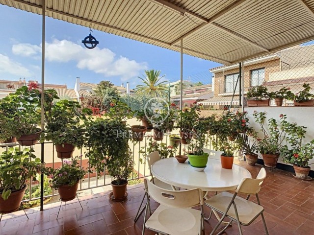Se vende casa de pueblo con amplio garaje