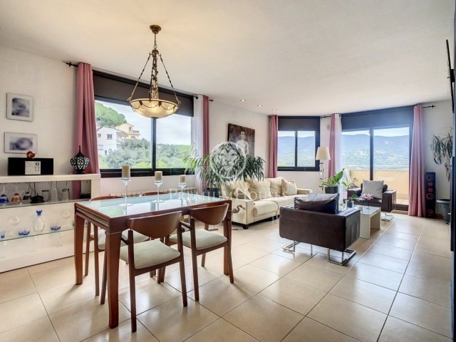 Casa a quatre vents en venda amb dos habitatges independents a Sant Cebrià de Vallalta